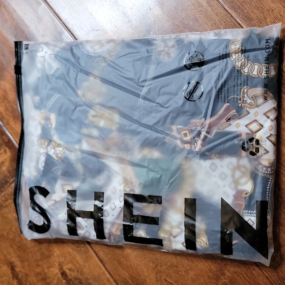 SHEIN Geo & Chain Print Button-Front Top - Picture 9 of 9